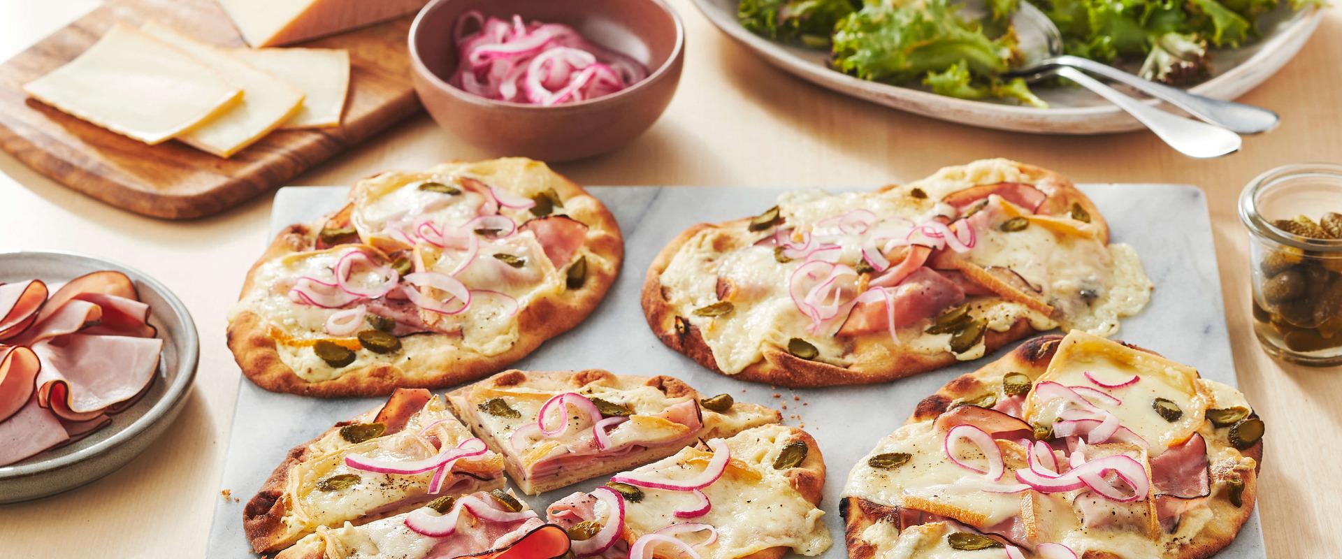 Pizza au jambon et fromage OKA Raclette
